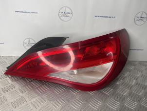 Gebruikte Achterlicht rechts Mercedes CLA (117.3) 1.6 CLA-180 16V Prijs € 125,00 Margeregeling aangeboden door van Sabben Parts