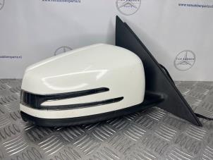 Gebruikte Buitenspiegel rechts Mercedes C (W204) 2.2 C-180 CDI 16V BlueEFFICIENCY Prijs € 100,00 Margeregeling aangeboden door van Sabben Parts
