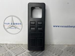 Gebruikte Schakelaar Elektrisch Raam Mercedes Vito (638.0) 2.0 113 16V Prijs € 48,40 Inclusief btw aangeboden door van Sabben Parts
