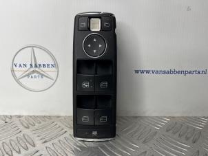 Gebruikte Ruit schakelaar elektrisch Mercedes C (W204) 2.2 C-220 CDI 16V Prijs € 40,00 Margeregeling aangeboden door van Sabben Parts