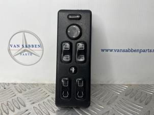Gebruikte Schakelaar Elektrisch Raam Mercedes Vito (638.1/2) 2.2 CDI 108 16V Prijs € 24,20 Inclusief btw aangeboden door van Sabben Parts