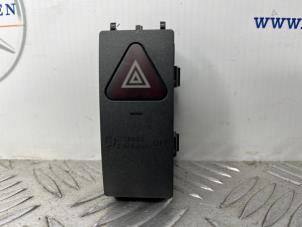 Gebruikte Schakelaar Paniekverlichting Mercedes C (W204) 2.2 C-200 CDI 16V Prijs € 40,00 Margeregeling aangeboden door van Sabben Parts