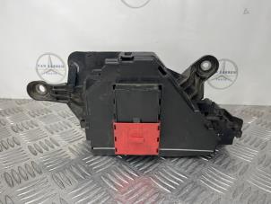 Gebruikte Zekeringkast Mercedes C (W205) C-180 1.6 16V Prijs € 75,00 Margeregeling aangeboden door van Sabben Parts
