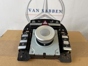 Gebruikte I-Drive knop Mercedes S (W221) 3.0 S-350 CDI 24V Prijs € 250,00 Margeregeling aangeboden door van Sabben Parts