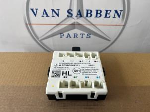 Gebruikte Deur module Mercedes C (W205) C-200 2.0 CGI 16V Prijs € 35,00 Margeregeling aangeboden door van Sabben Parts