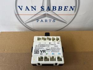 Gebruikte Deur module Mercedes C (W205) C-200 2.0 CGI 16V Prijs € 40,00 Margeregeling aangeboden door van Sabben Parts