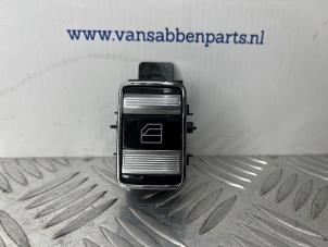 Gebruikte Ruit schakelaar elektrisch Mercedes S (W221) 3.0 S-320 CDI 24V Prijs € 25,00 Margeregeling aangeboden door van Sabben Parts