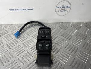 Gebruikte Ruit schakelaar elektrisch Mercedes C Combi (S203) 2.2 C-200 CDI 16V Prijs € 25,00 Margeregeling aangeboden door van Sabben Parts