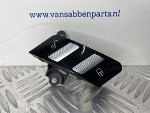 Gebruikte Schakelaar Centr. Deurvergrendeling Mercedes S (W221) 3.5 S-350 24V Prijs € 20,00 Margeregeling aangeboden door van Sabben Parts