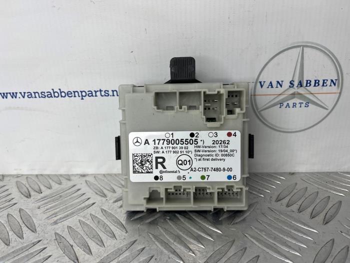 Gebruikte Deur module Mercedes A (177.0) 2.0 A-250 Turbo 16V 4Matic Prijs € 25,00 Margeregeling aangeboden door van Sabben Parts