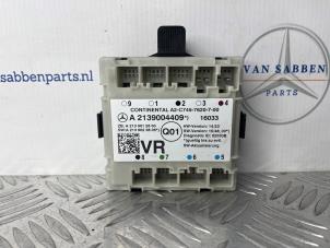 Gebruikte Module Centrale Deurvergrendeling Mercedes E (W213) E-220d 2.0 Turbo 16V Prijs € 50,00 Margeregeling aangeboden door van Sabben Parts