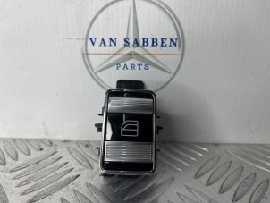 Gebruikte Ruit schakelaar elektrisch Mercedes S (W221) 3.0 S-320 CDI 24V Prijs € 25,00 Margeregeling aangeboden door van Sabben Parts