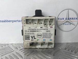 Gebruikte Deur module Mercedes C (W205) C-200 2.0 CGI 16V Prijs € 50,00 Margeregeling aangeboden door van Sabben Parts