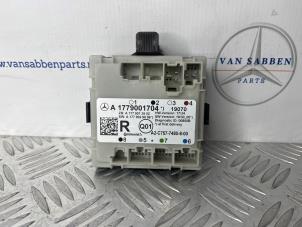 Gebruikte Deur module Mercedes CLA (118.3) 1.3 CLA-180 Turbo 16V Prijs € 25,00 Margeregeling aangeboden door van Sabben Parts