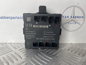 Gebruikte Deur module Mercedes E (C207) E-200 CGI 16V BlueEfficiency Prijs € 30,00 Margeregeling aangeboden door van Sabben Parts