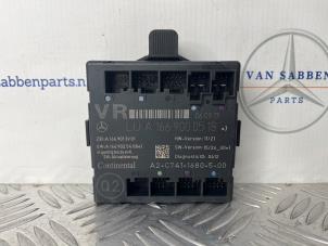 Gebruikte Deur module Mercedes A (W176) 2.0 A-250 Turbo 16V Prijs € 25,00 Margeregeling aangeboden door van Sabben Parts