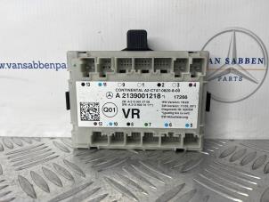 Gebruikte Centrale Deurvergrendelings Module Mercedes E (W213) E-200 2.0 Turbo 16V Prijs € 75,00 Margeregeling aangeboden door van Sabben Parts