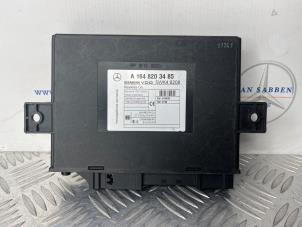 Gebruikte Module keyless vehicle Mercedes ML II (164/4JG) 3.0 ML-320 CDI V6 24V Prijs € 50,00 Margeregeling aangeboden door van Sabben Parts