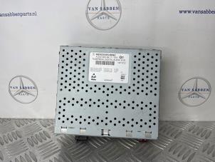 Gebruikte DAB module Mercedes E (W213) E-220d 2.0 Turbo 16V Prijs € 100,00 Margeregeling aangeboden door van Sabben Parts