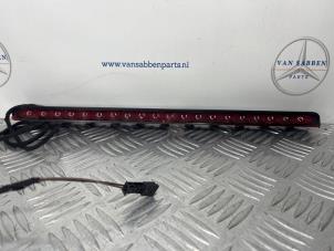 Gebruikte Remlicht Extra midden Mercedes S (W221) 3.0 S-320 CDI 24V Prijs € 50,00 Margeregeling aangeboden door van Sabben Parts