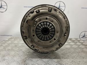Gebruikte Dubbele massa vliegwiel Mercedes C (W205) C-220 2.2 CDI BlueTEC, C-220 d 16V Prijs € 300,00 Margeregeling aangeboden door van Sabben Parts
