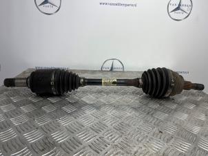 Gebruikte Steekas links-voor Mercedes ML II (164/4JG) 3.0 ML-320 CDI 4-Matic V6 24V Prijs € 100,00 Margeregeling aangeboden door van Sabben Parts