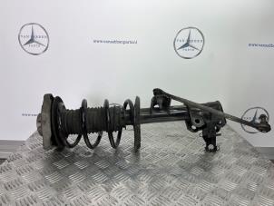 Gebruikte Mac Phersonpoot rechts-voor Mercedes B (W246) 1.8 B-180 CDI BlueEFFICIENCY 16V Prijs € 100,00 Margeregeling aangeboden door van Sabben Parts