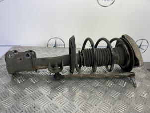 Gebruikte Mac Phersonpoot rechts-voor Mercedes A (W176) 1.6 A-180 16V Prijs € 100,00 Margeregeling aangeboden door van Sabben Parts