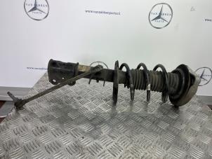 Gebruikte Mac Phersonpoot links-voor Mercedes A (W176) 1.6 A-180 16V Prijs € 75,00 Margeregeling aangeboden door van Sabben Parts