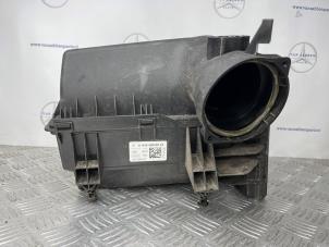 Gebruikte Luchtfilterhuis Mercedes A (W176) 2.2 A-220 CDI 16V Prijs € 30,00 Margeregeling aangeboden door van Sabben Parts