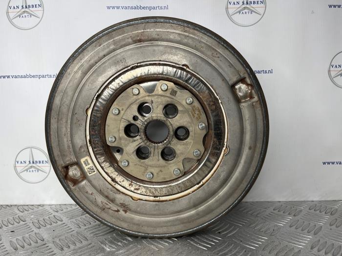 Gebruikte Vliegwiel dubbele massa Mercedes A (177.0) 1.3 A-200 Turbo 16V Prijs € 100,00 Margeregeling aangeboden door van Sabben Parts