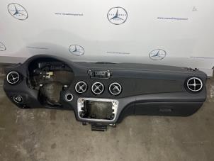 Gebruikte Dashboard Mercedes GLA (156.9) 1.6 180 16V Prijs € 600,00 Margeregeling aangeboden door van Sabben Parts