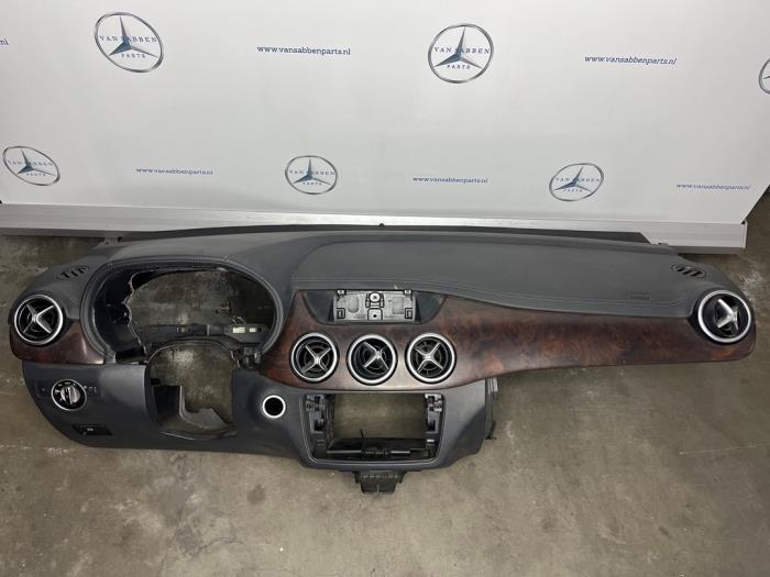 Gebruikte Dashboard Mercedes B (W246/W242) 1.6 B-180 BlueEFFICIENCY Turbo 16V Prijs € 400,00 Margeregeling aangeboden door van Sabben Parts