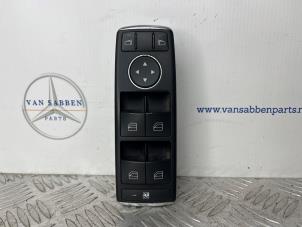 Gebruikte Ruit schakelaar elektrisch Mercedes E Estate (S212) E-200 2.0 Turbo 16V Prijs € 30,00 Margeregeling aangeboden door van Sabben Parts