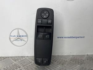 Gebruikte Ruit schakelaar elektrisch Mercedes A (W169) 1.5 A-150 16V Prijs € 30,00 Margeregeling aangeboden door van Sabben Parts