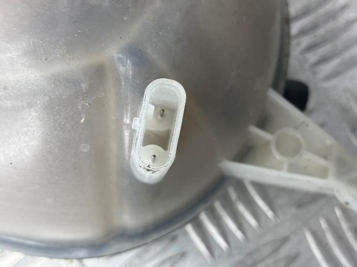 Expansievat van een Mercedes-Benz E (W213) E-300 2.0 Turbo 16V 4-Matic 2018