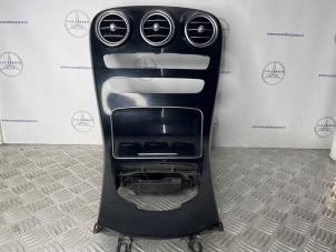 Gebruikte Middenconsoles Mercedes C (W205) 2.2 C-220 CDI 16V BlueTEC Prijs € 50,00 Margeregeling aangeboden door van Sabben Parts