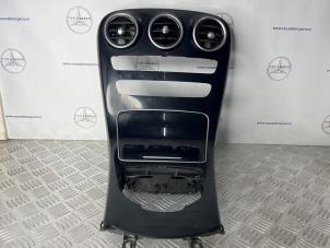 Gebruikte Middenconsoles Mercedes C (W205) C-180 1.6 16V Prijs € 75,00 Margeregeling aangeboden door van Sabben Parts