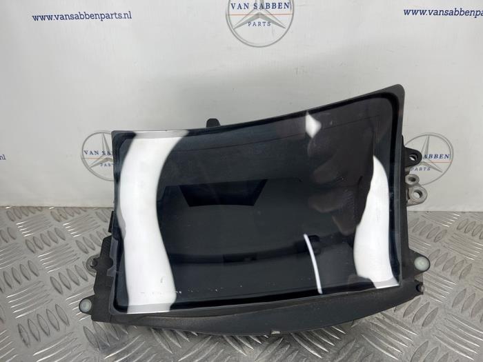 Gebruikte Head-up display Mercedes A (177.0) 2.0 A-200d 4Matic Prijs € 250,00 Margeregeling aangeboden door van Sabben Parts