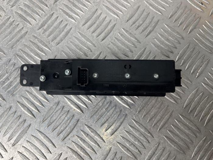 Elektrisch Raam Schakelaar van een Mercedes-Benz Viano (639) 2.2 CDI 16V 2005