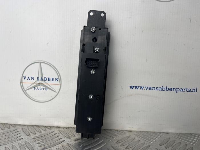 Elektrisch Raam Schakelaar van een Mercedes-Benz Viano (639) 2.2 CDI 16V 2005