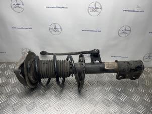 Gebruikte Mac Phersonpoot links-voor Mercedes CLA (117.3) 1.6 CLA-180 16V Prijs € 100,00 Margeregeling aangeboden door van Sabben Parts