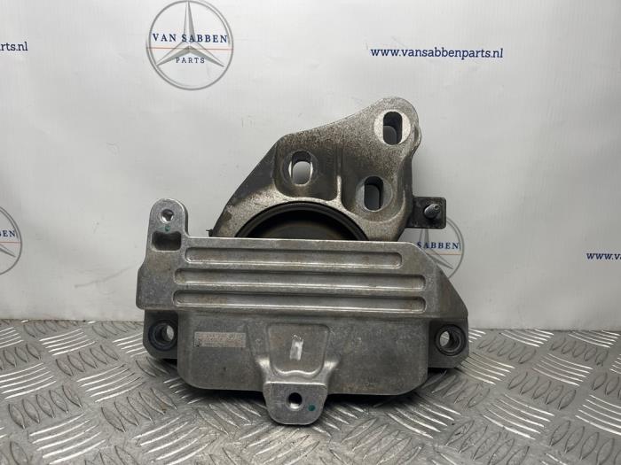 Gebruikte Versnellingsbak Steun Mercedes A (177.0) 2.0 A-220 Turbo 16V Prijs € 50,00 Margeregeling aangeboden door van Sabben Parts
