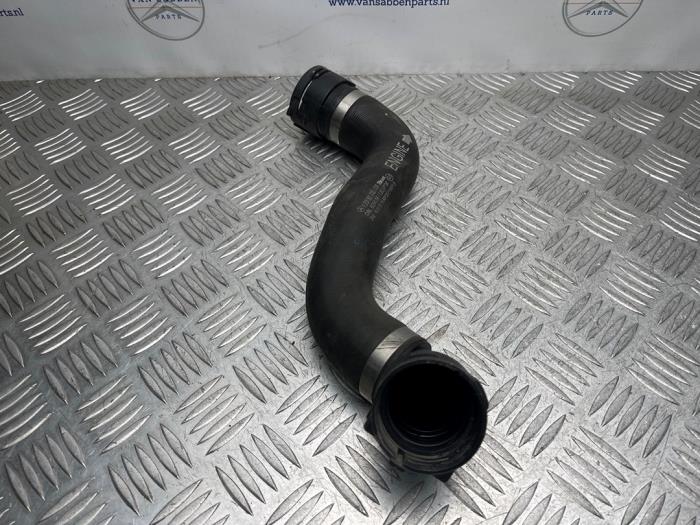 Radiateurslang van een Mercedes-Benz C (W205) 2.2 C-220 CDI 16V BlueTEC 2014