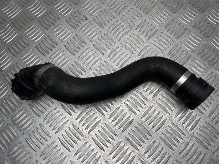 Radiateurslang van een Mercedes-Benz C (W205) 2.2 C-220 CDI 16V BlueTEC 2014