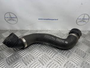 Gebruikte Radiateurslang Mercedes C (W205) 2.2 C-220 CDI 16V BlueTEC Prijs € 20,00 Margeregeling aangeboden door van Sabben Parts