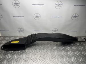 Gebruikte Luchtgeleider Mercedes A (177.0) 2.0 A-220 Turbo 16V Prijs € 150,00 Margeregeling aangeboden door van Sabben Parts