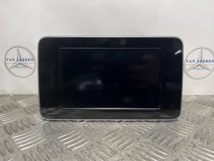 Gebruikte Navigatie Display Mercedes C (W205) 2.2 C-220 CDI 16V BlueTEC Prijs € 100,00 Margeregeling aangeboden door van Sabben Parts