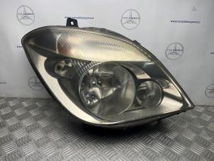 Gebruikte Koplamp rechts Mercedes Sprinter 3,5t (906.63) 310 CDI 16V Prijs € 60,50 Inclusief btw aangeboden door van Sabben Parts