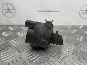 Gebruikte Waterpomp Mercedes E Estate (S212) E-200 CDI 16V BlueEfficiency,BlueTEC Prijs € 20,00 Margeregeling aangeboden door van Sabben Parts